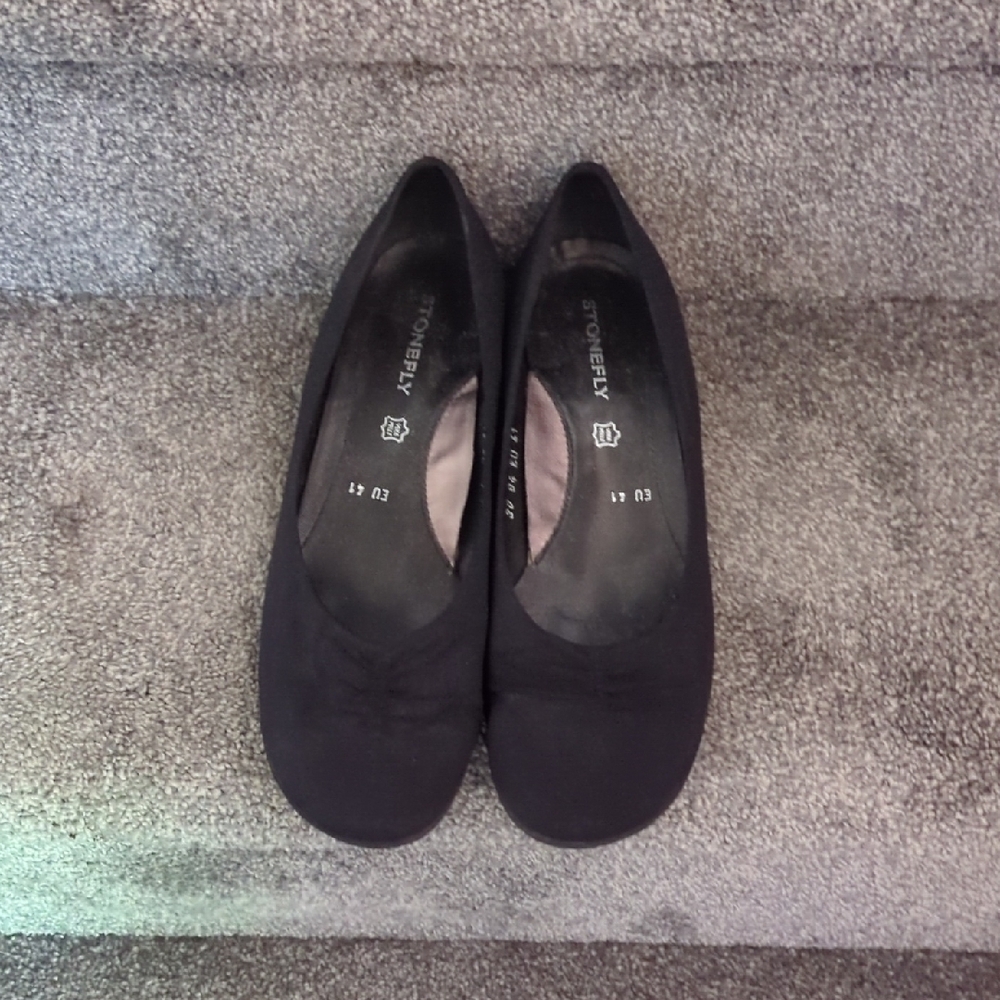 Stonefly Black Minimalist Flats with Rounded Toe